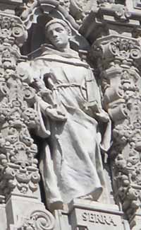 photo of statue of Junipero Serra
